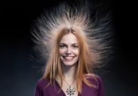 «Волосы дыбом»: что делать с наэлектризованными волосами от шапки